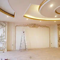 شاگرد رنگ کار ساختمان