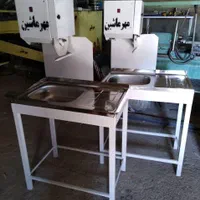 اره برش چوب و زغال. گوشت و مرغ