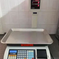 یخچال فریزر کالباس بر ترازو ویترین شیشه سکوریت میز
