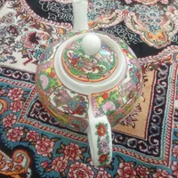 قوری چینی عتیقه قدیمی.وتسبیح چوبی بزرگ|کلکسیون اشیاء عتیقه|قوچان, |دیوار