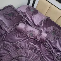 روتختی مخمل همراه با کوسن