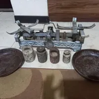 ترازو قدیمی همراه با سنگ وزنه هاش|صنایع دستی و سایر لوازم تزئینی|شاهین‌شهر, فردوسی|دیوار