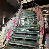 دیزاین تالار با گل مصنوعی