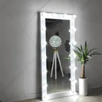 آینه ایستاده چراغدار