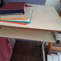 میز کامپیوتر چرخ دار سالم