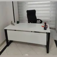 مدیریتی ، کارشناسی ، پایه سه گوش فلزی رنگ کوره ای|دفتر کار|کرج, چهارصد دستگاه|دیوار