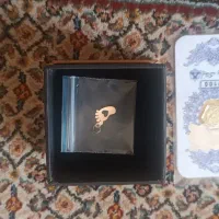 مقداری طلا وکتاب