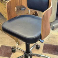 صندلی استاد کار ناخن/سالن زیبایی|آرایشگاه و سالنهای زیبایی|خمینیشهر, |دیوار