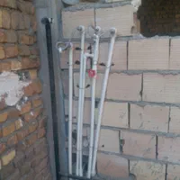 لوله کشی آب فاضلاب وبرق کشی انجام میشود