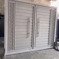 پنجره طرحدار.ساده درب بزرگ باغی حیاطی نفررو حیاط