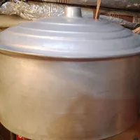 قابلمه نذری و تعدادی وسایل منزل در حد