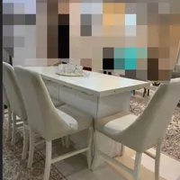 جزیره آشپزخانه کابینتی رنگ سفید با ۴ صندلی غذاخوری