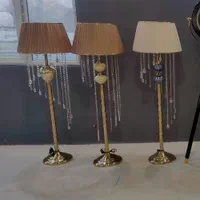 آباژور کنار سالنی .کارخانه به خانه آباژور ایستاده|چراغ خواب و آباژور|تهران, خانی‌آباد|دیوار