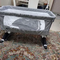 تخت کنار مادر