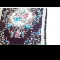 کناره و بالشت و پشتی قهوه ای رنگ