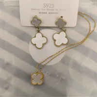 گردنبند و گوشواره