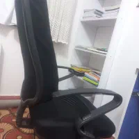 صندلی تبی مخصوص نشستن پشت میز