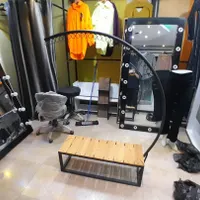 جا لباسی برای لباس فروشی