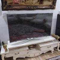 فروشنده و خریدار تلوزیون ال ای دی