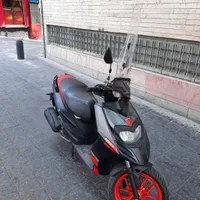آپریلیا SR150