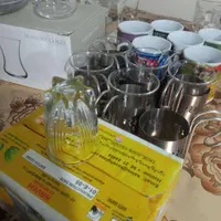 مقداری ظرف و ظروف چینی|ظروف سرو و پذیرایی|شاهین‌شهر, سعدی جنوبی|دیوار
