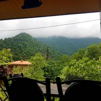 ویلا چوبی بالکندار لب رودخونه و ویو کوه و جنگل|اجارهٔ کوتاهمدت ویلا و باغ|ماسال, |دیوار