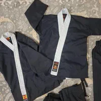 دو دست لباس ورزشی دفاع شخصی