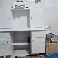 میز تحریر و کتابخانه