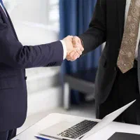 بازاریاب(واسطه خرید و فروش)هستم
