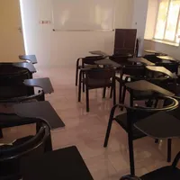 اجاره کلاس در کانون زبان های خارجی|اجارهٔ کوتاه‌مدت دفتر کار و فضای آموزشی|شیراز, شهرک سراج‎|دیوار