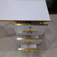 میز کاشت ناخن پایه گلدار طلایی * اثاث مارکت|آرایشگاه و سالن‌های زیبایی|سیرجان, |دیوار