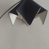 آباژور ایستاده