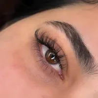 اکستنشن و لیفت مژه و ابرو با بهترین متریال