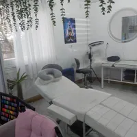 اجاره تخت و میز کار در سالن زیبایی(مرکز شهر)|اجارهٔ دفتر کار، اتاق اداری، مطب|رشت, بازار|دیوار