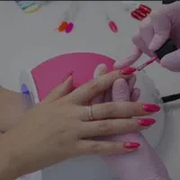 تعدادی ناخن کار. مژه کار. تتو آرتیست