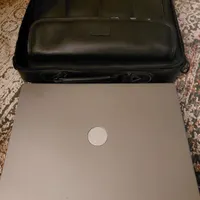 لب تاب DELL قدیمی اما سالم و اصیل