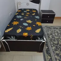 تخت دخترونه به همراه پاتختی و تشک