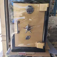 گاوصندوق //ایستاده