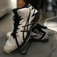 کتونی والیبال asics|کیف، کفش، کمربند|تهران, نیرو هوایی|دیوار