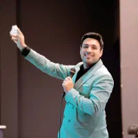مجری همایش سمینار قرعه کشی افتتاحیه شومن عموموسیقی
