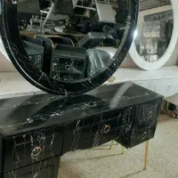 آینه کنسول میز ناخن صندلی اصلاح  صندلی آرایشگاه.|آرایشگاه و سالن‌های زیبایی|کرمانشاه, |دیوار