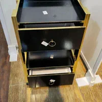 ترولی ارایشگاه|آرایشگاه و سالن‌های زیبایی|مشهد, هنرور|دیوار