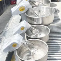 خمیرگیر * میکسر قنادی * خمیر پهن کن * پاتیل
