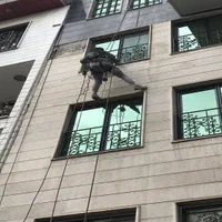 کار با طناب راپل.رنگ ساختمان و پیچ رولپلاک و..