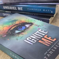 مجموعه 11عددی shatter me|کتاب و مجله ادبی|تهران, تجریش|دیوار