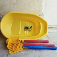 وان کودک با وسایل ساحلی