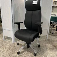 صندل کارمندی و مدیریتی مدل مدرن|دفتر کار|رشت, سعدی (تختی)|دیوار