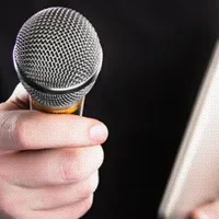 نیازمند یک نفر به عنوان مصاحبه کننده
