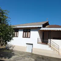 دو خوابه تراس دار با حیاط بزرگ دربست