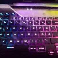 ROG G733 از اتریش خریدمش فاکتورشم هست